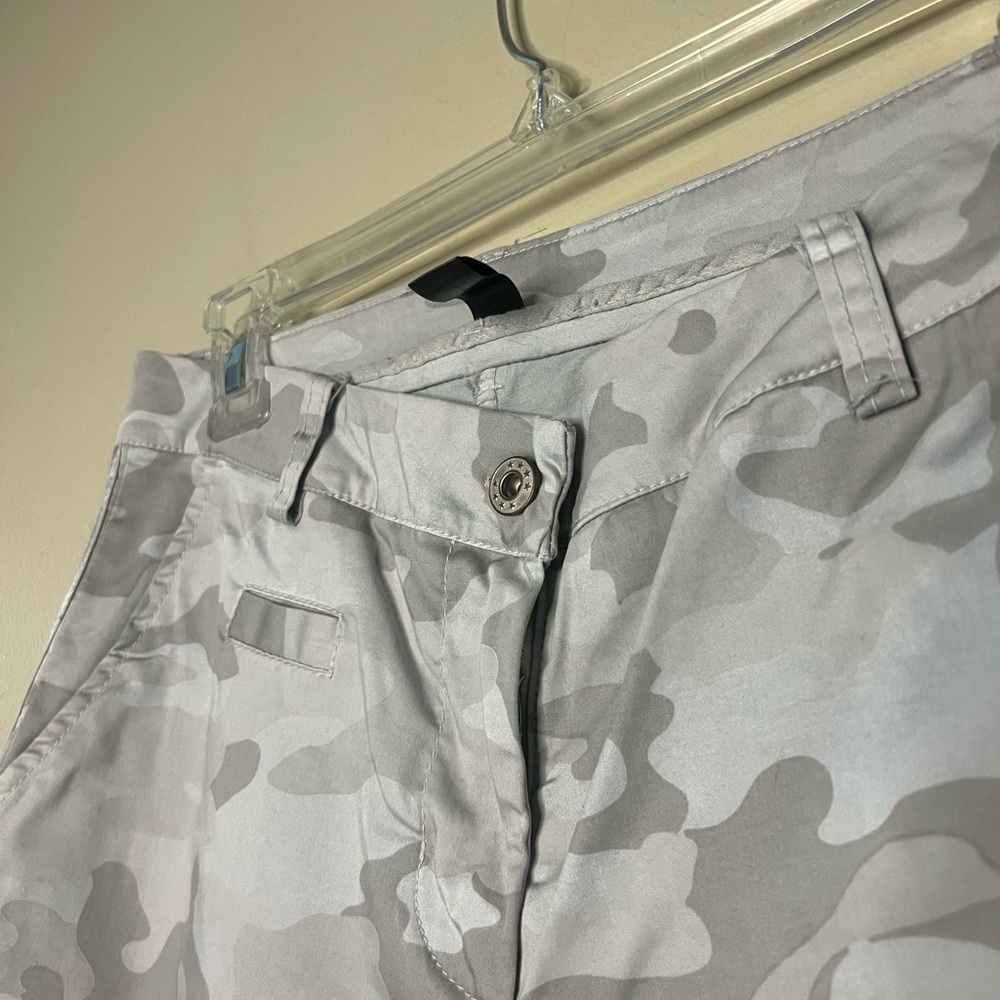 Model Off Duty Camo Pants - Picture 6 of 13